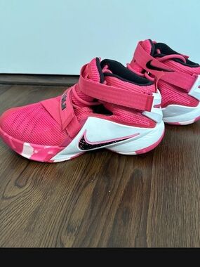 Limited Edition Nike LeBeon’s Soldier 9 Think Pink Breast Cancer Edition